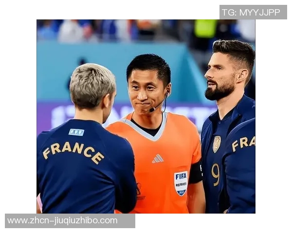 足球激凸引发的热潮与争议探讨球迷文化与赛事影响力的深度分析 足球激凸引发的热潮与争议探讨球迷文化与赛事影响力的深度分析